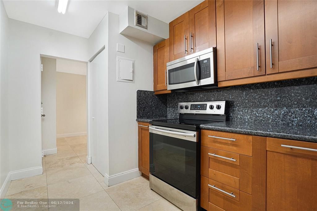 Recently Rented: $1,600 (1 beds, 1 baths, 760 Square Feet)