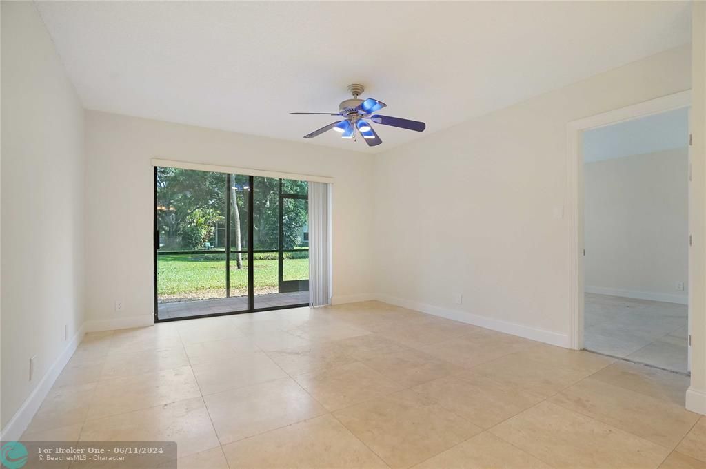 Active With Contract: $1,600 (1 beds, 1 baths, 760 Square Feet)
