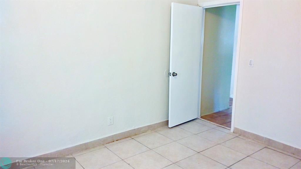 For Sale: $1,400 (2 beds, 1 baths, 800 Square Feet)