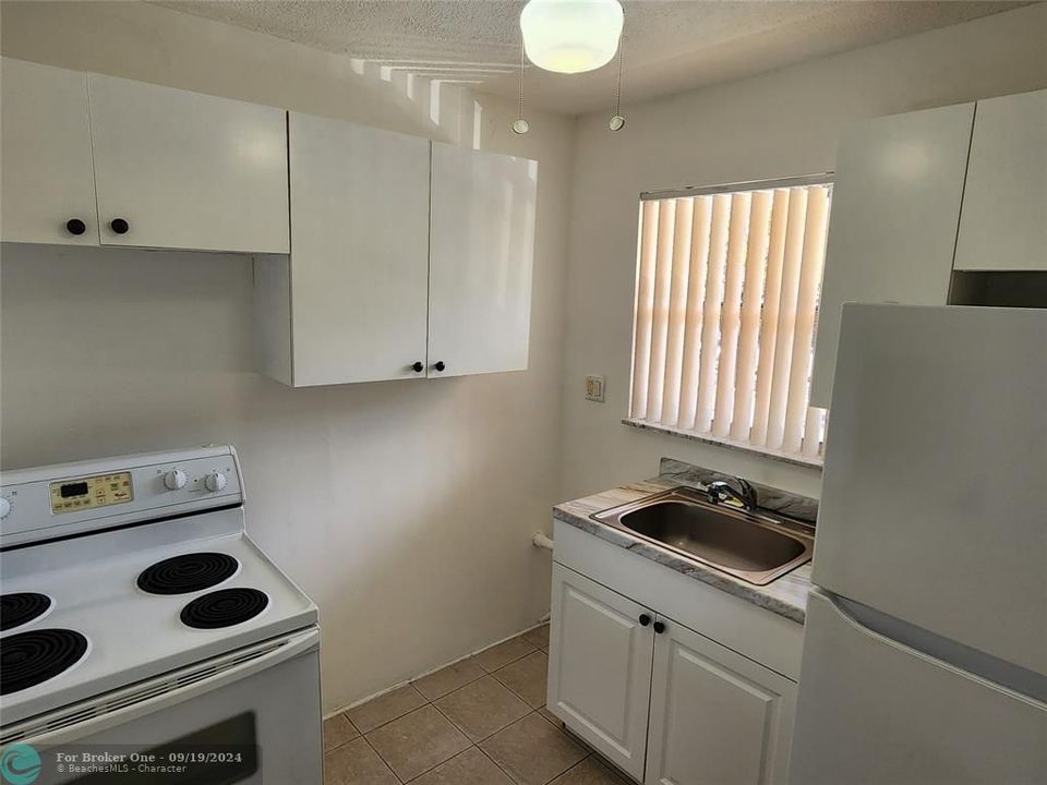 Active With Contract: $89,777 (1 beds, 1 baths, 640 Square Feet)