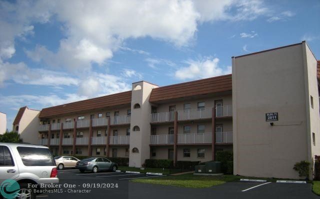 Active With Contract: $89,777 (1 beds, 1 baths, 640 Square Feet)