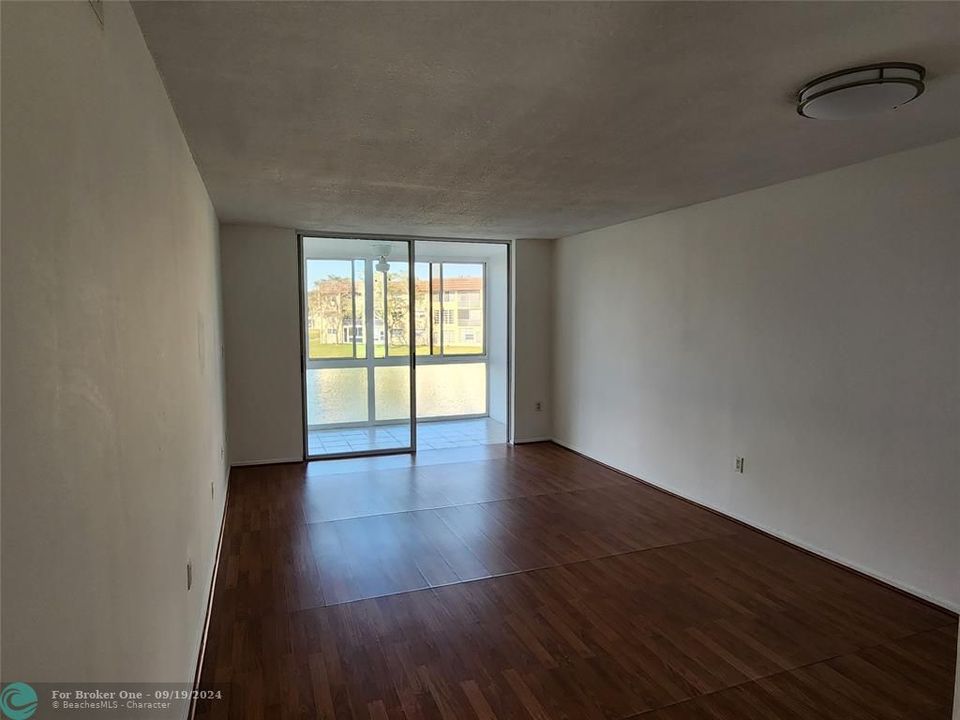 Active With Contract: $89,777 (1 beds, 1 baths, 640 Square Feet)