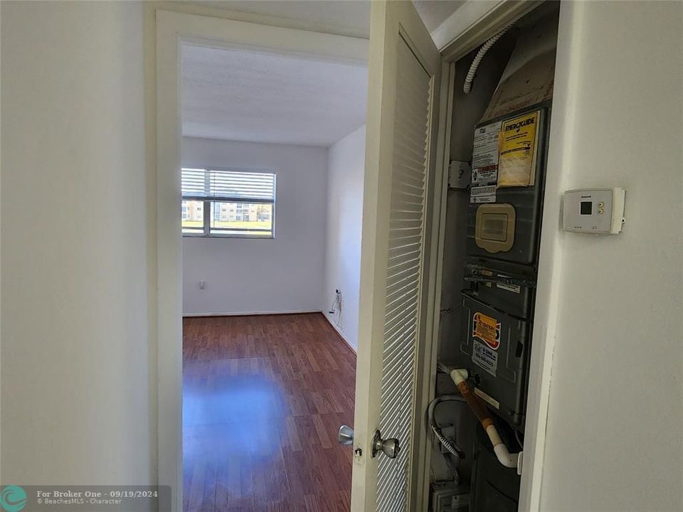 Active With Contract: $89,777 (1 beds, 1 baths, 640 Square Feet)