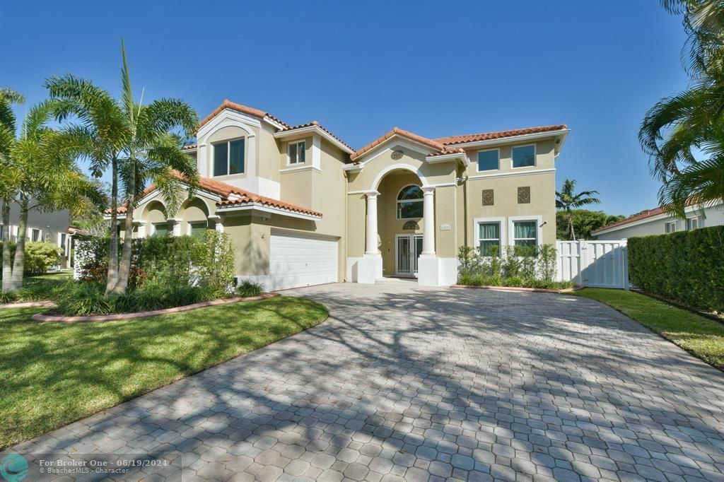 Active With Contract: $1,095,000 (5 beds, 4 baths, 3670 Square Feet)