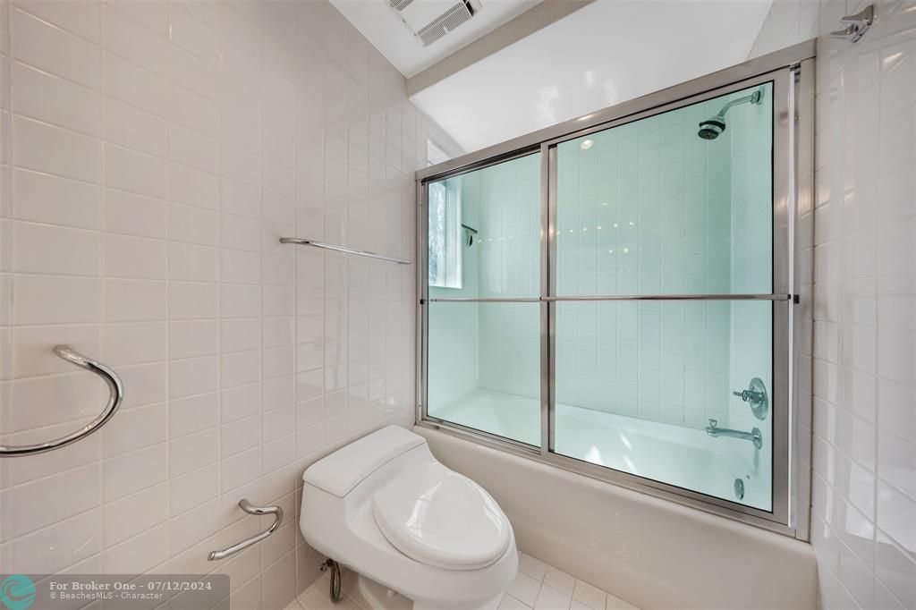 最近售出: $1,785,000 (4 贝兹, 6 浴室, 5944 平方英尺)