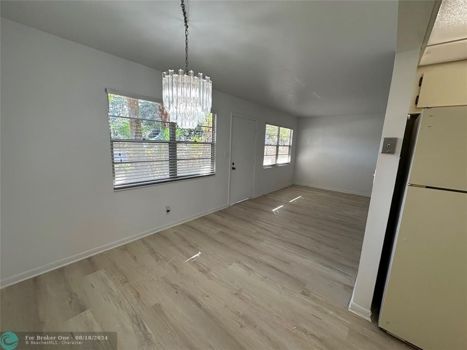 Active With Contract: $1,750 (2 beds, 2 baths, 1040 Square Feet)