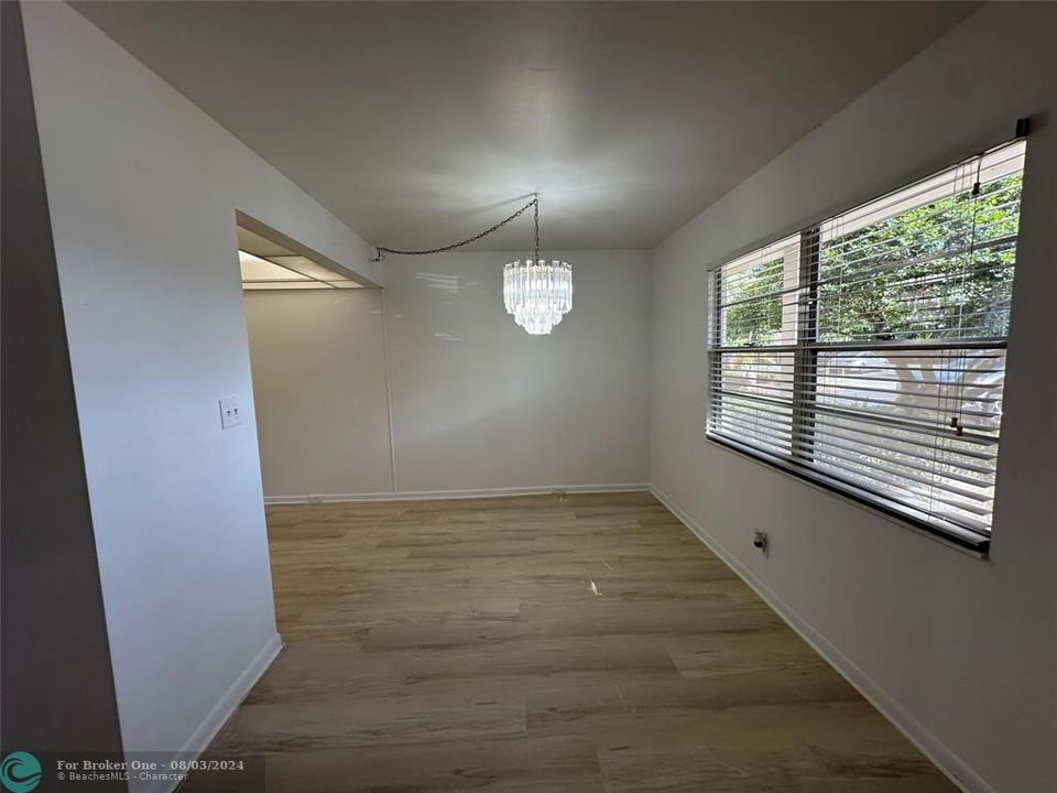 Active With Contract: $1,750 (2 beds, 2 baths, 1040 Square Feet)