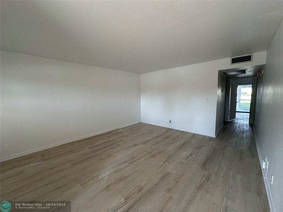 Active With Contract: $1,750 (2 beds, 2 baths, 1040 Square Feet)