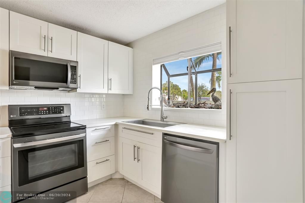 Active With Contract: $315,000 (2 beds, 2 baths, 1150 Square Feet)