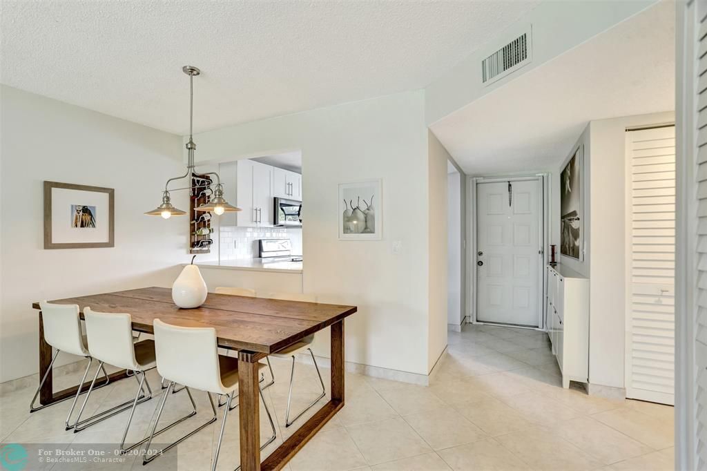 Active With Contract: $315,000 (2 beds, 2 baths, 1150 Square Feet)