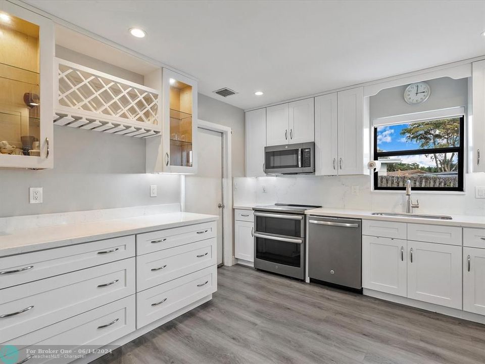 Active With Contract: $776,000 (4 beds, 2 baths, 2140 Square Feet)