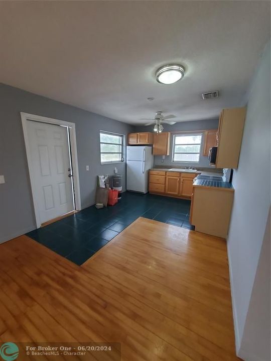 Recently Sold: $2,100 (2 beds, 1 baths, 790 Square Feet)