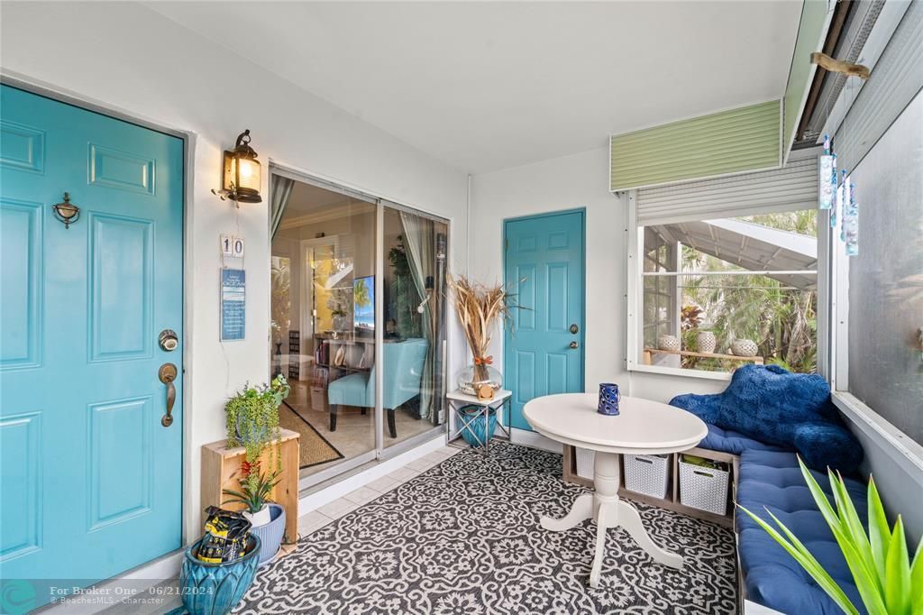 Active With Contract: $2,450 (2 beds, 2 baths, 890 Square Feet)
