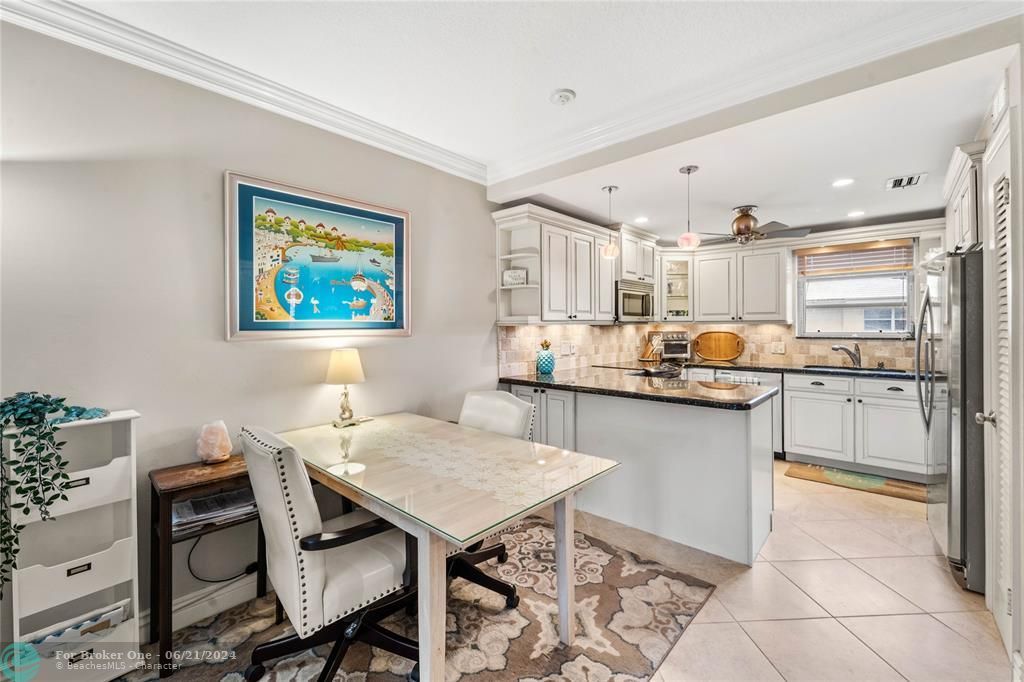 Active With Contract: $2,450 (2 beds, 2 baths, 890 Square Feet)