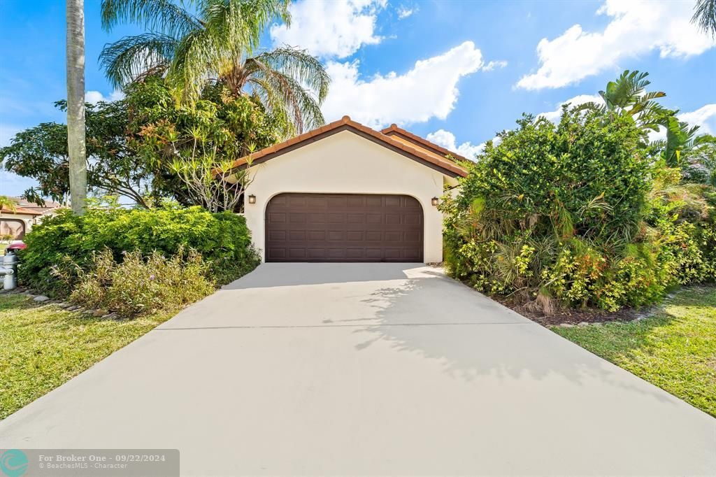 Active With Contract: $750,000 (3 beds, 2 baths, 1579 Square Feet)