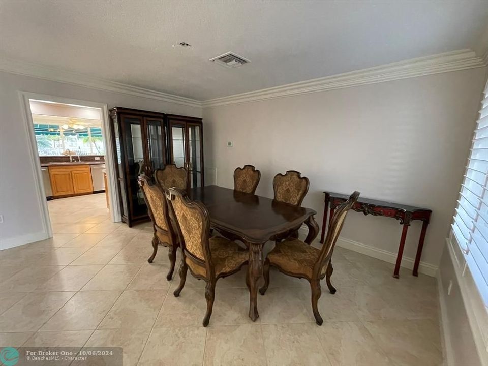 En Venta: $2,798,000 (3 camas, 3 baños, 2650 Pies cuadrados)