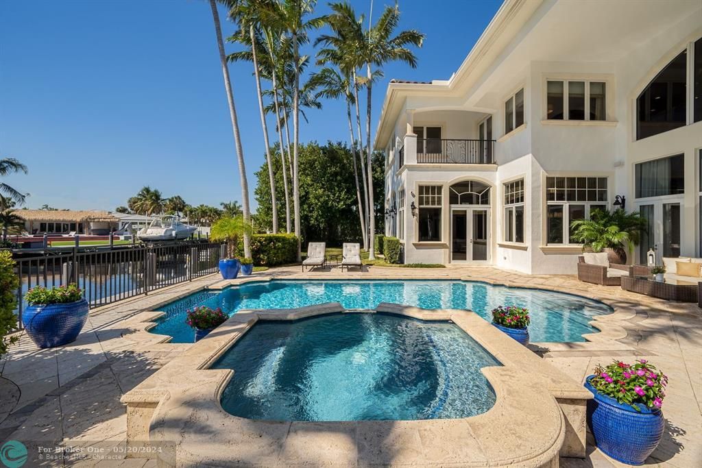 Recently Sold: $8,500,000 (6 beds, 7 baths, 7350 Square Feet)