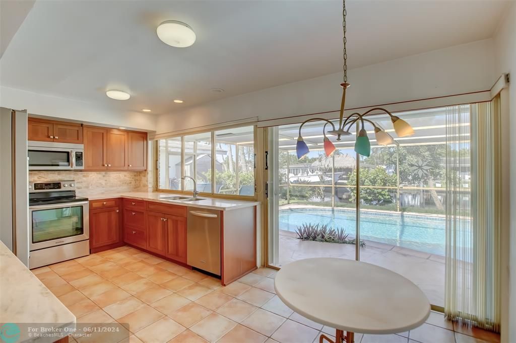 Recently Sold: $995,000 (3 beds, 2 baths, 1813 Square Feet)