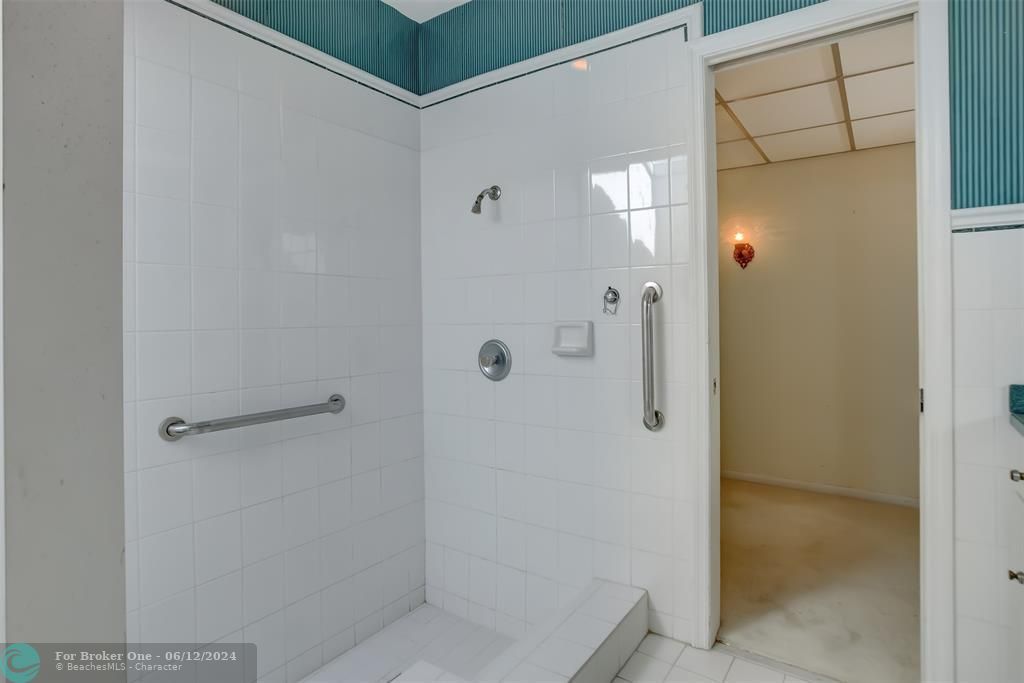 最近售出: $995,000 (3 贝兹, 2 浴室, 1813 平方英尺)