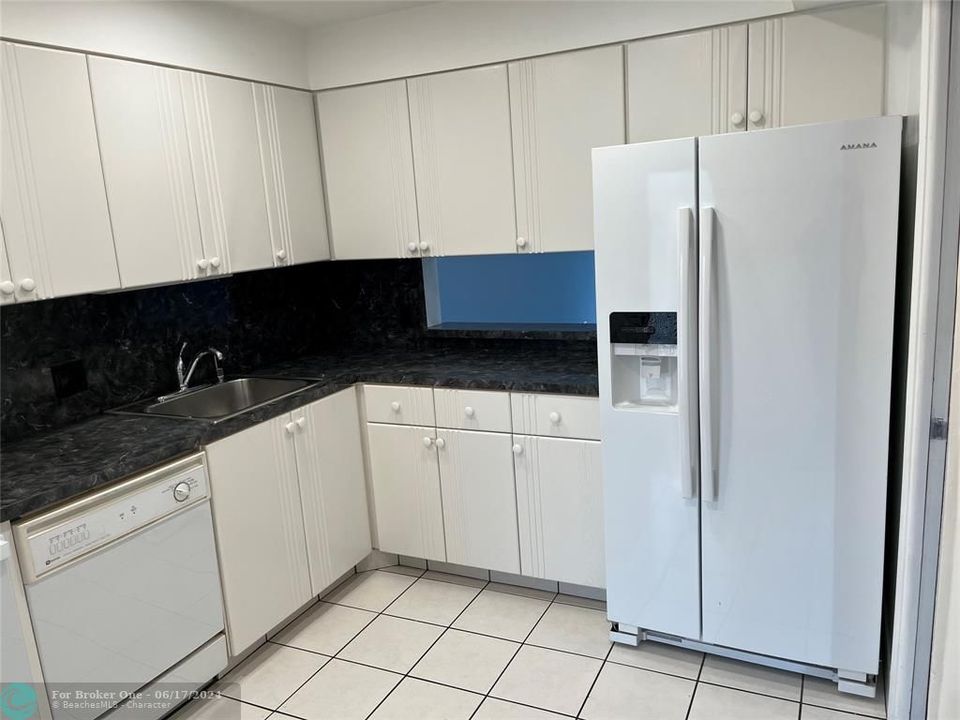 Active With Contract: $2,400 (3 beds, 2 baths, 1500 Square Feet)