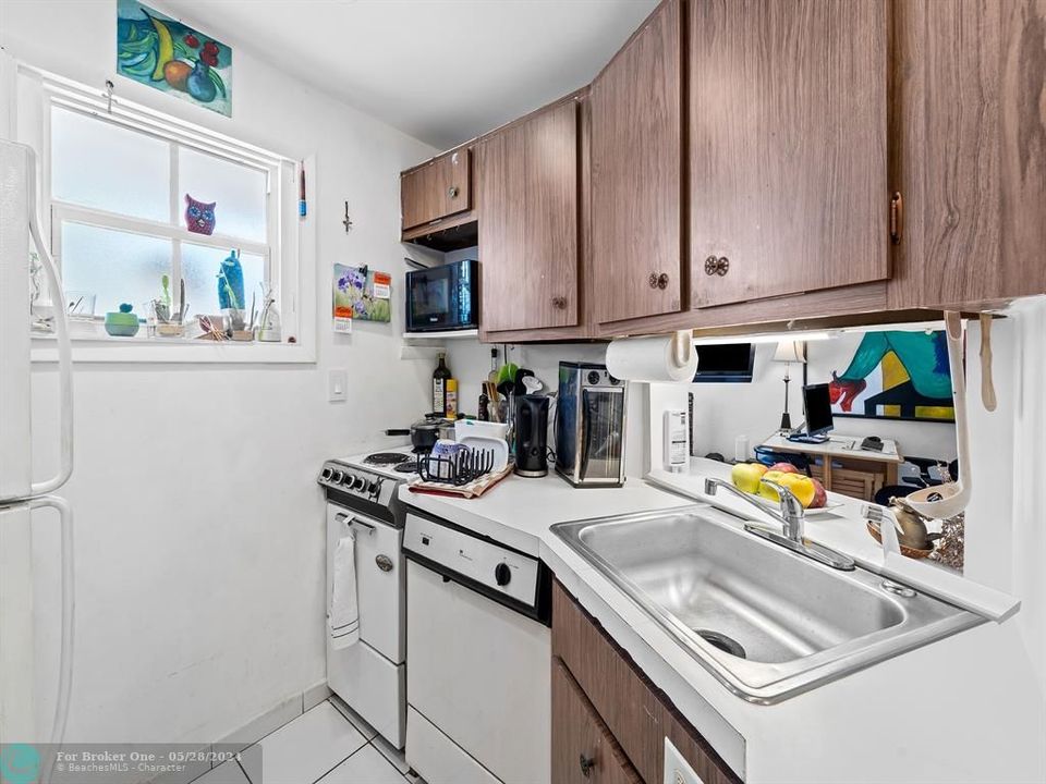 Recently Sold: $415,000 (1 beds, 1 baths, 664 Square Feet)