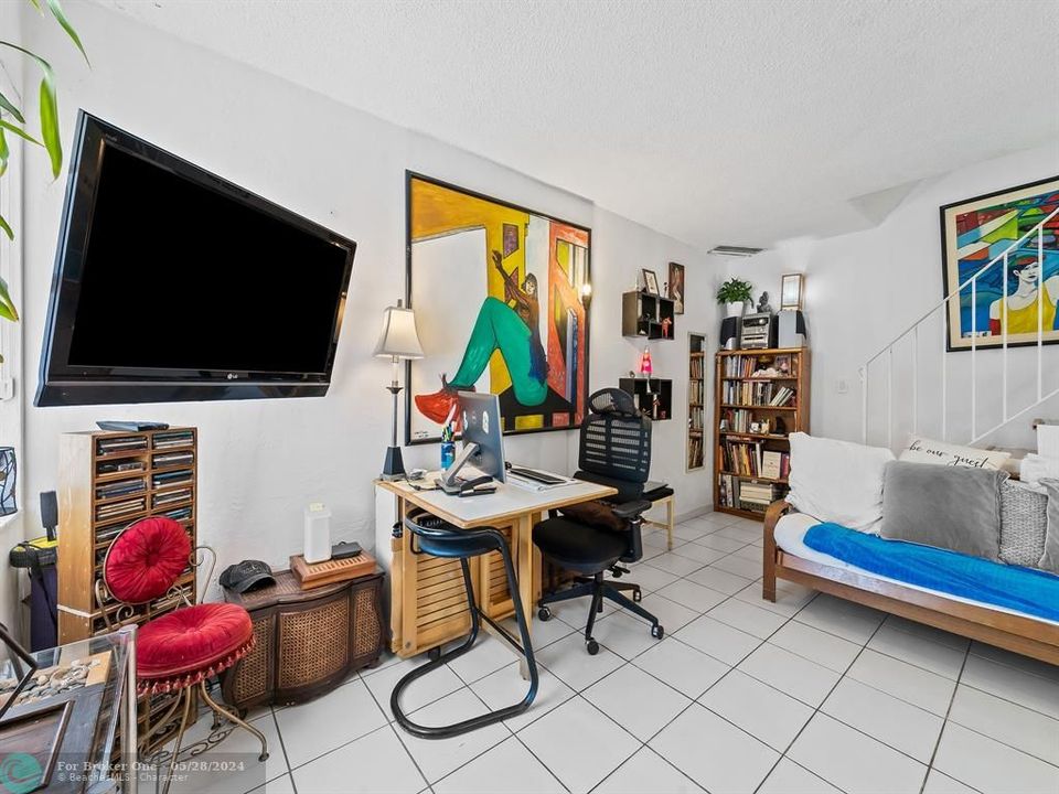 Recently Sold: $415,000 (1 beds, 1 baths, 664 Square Feet)