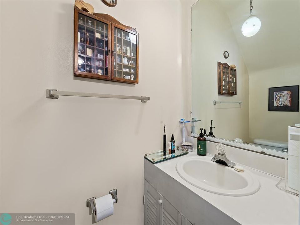 Recently Sold: $415,000 (1 beds, 1 baths, 664 Square Feet)