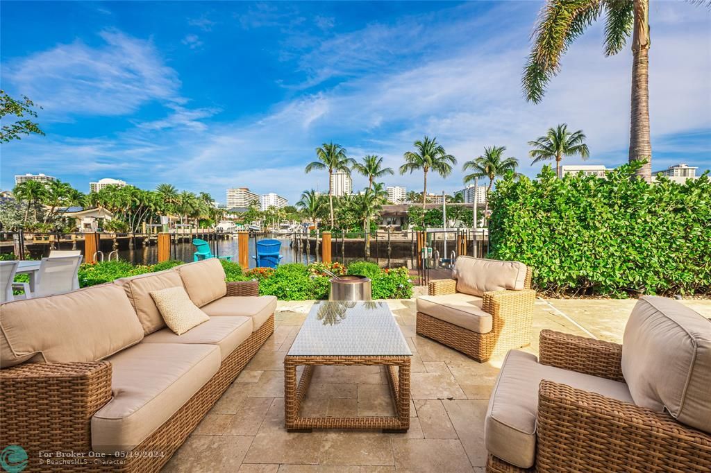 For Sale: $3,395,000 (5 beds, 4 baths, 2894 Square Feet)