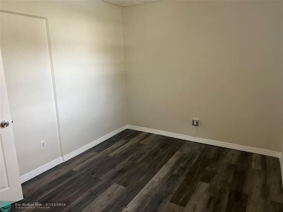 For Sale: $2,300 (2 beds, 1 baths, 1400 Square Feet)