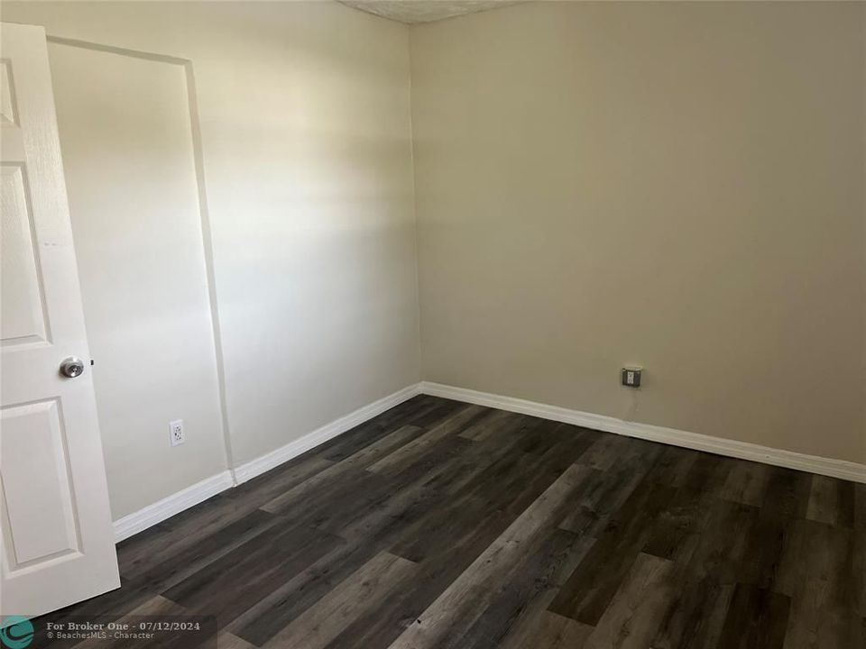 For Sale: $2,300 (2 beds, 1 baths, 1400 Square Feet)