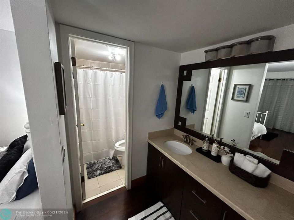 En Venta: $260,000 (2 camas, 2 baños, 978 Pies cuadrados)