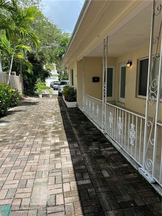 Recently Sold: $2,400 (2 beds, 2 baths, 1000 Square Feet)