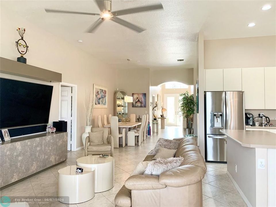 Active With Contract: $489,000 (3 beds, 2 baths, 2098 Square Feet)