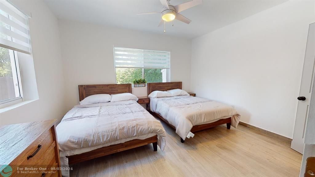 Active With Contract: $2,990 (2 beds, 2 baths, 1000 Square Feet)