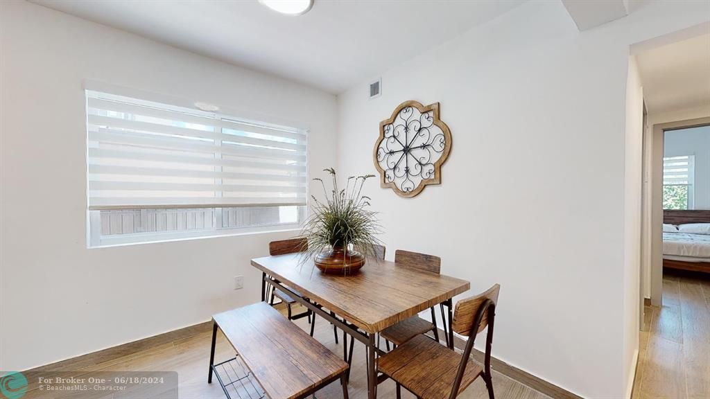 Active With Contract: $2,990 (2 beds, 2 baths, 1000 Square Feet)