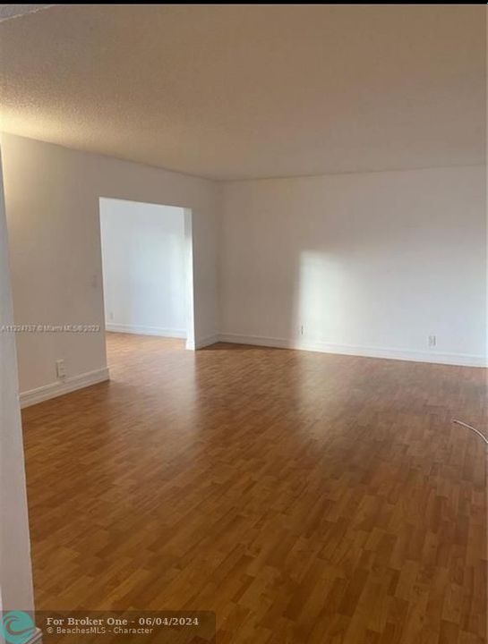 Active With Contract: $225,000 (2 beds, 2 baths, 1100 Square Feet)