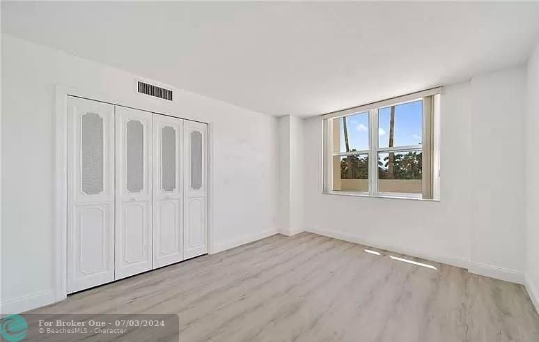 Active With Contract: $450,000 (2 beds, 2 baths, 1200 Square Feet)