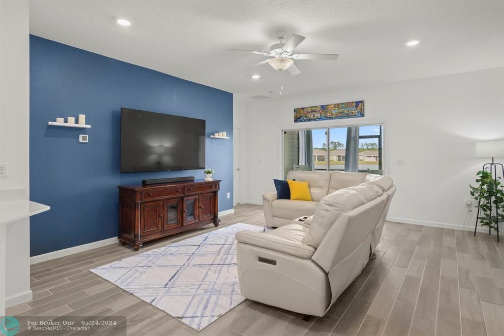 Active With Contract: $379,900 (4 beds, 3 baths, 2297 Square Feet)