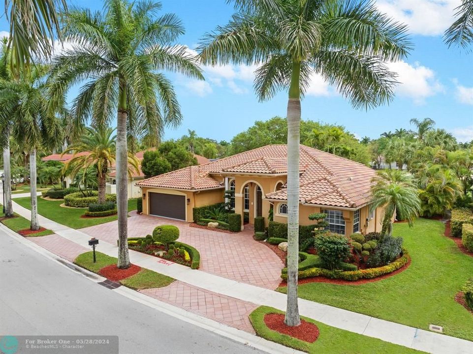 Recently Sold: $1,350,000 (4 beds, 3 baths, 2683 Square Feet)