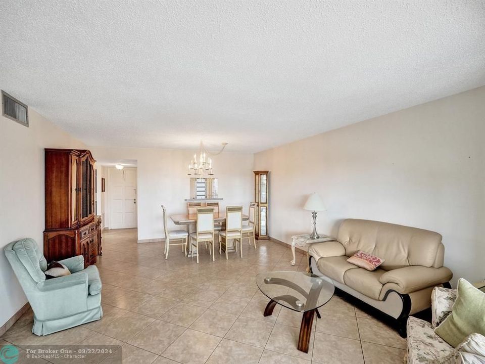 For Sale: $156,000 (2 beds, 2 baths, 1088 Square Feet)