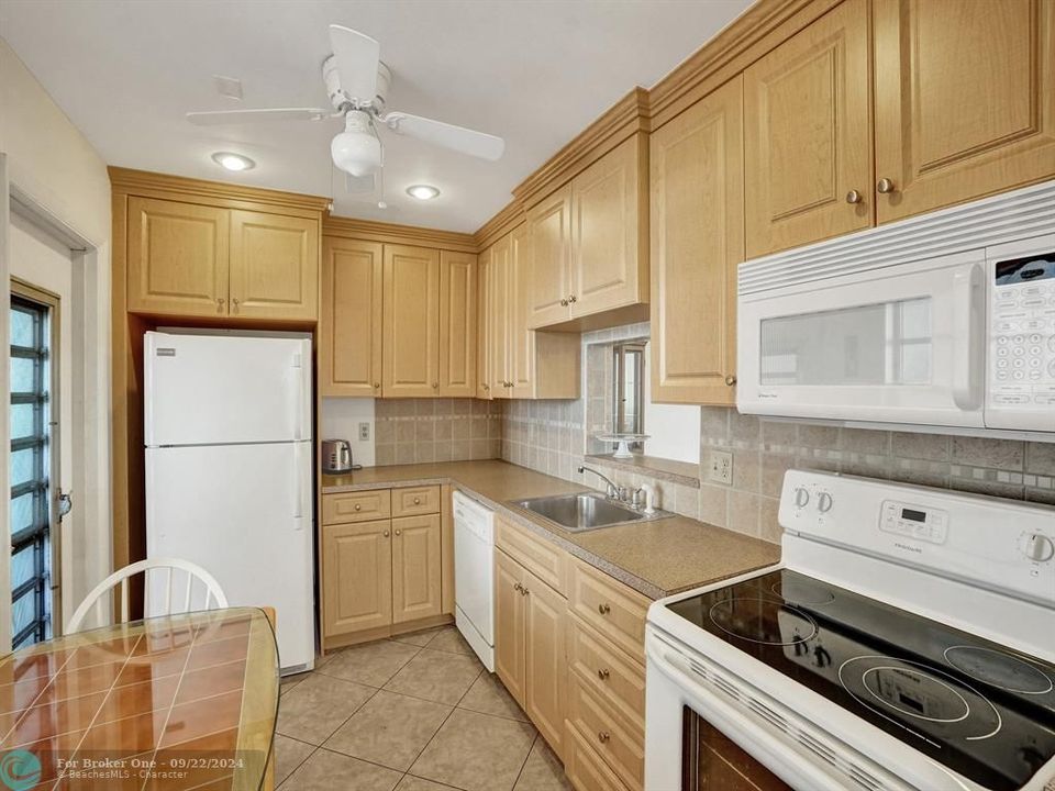 For Sale: $156,000 (2 beds, 2 baths, 1088 Square Feet)