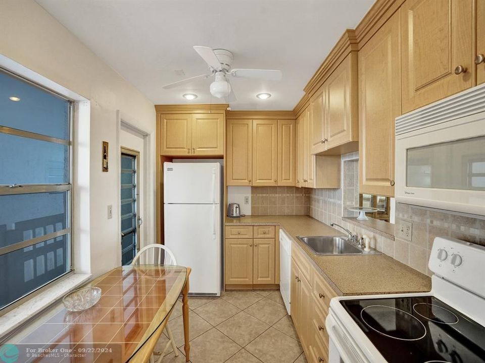 For Sale: $156,000 (2 beds, 2 baths, 1088 Square Feet)