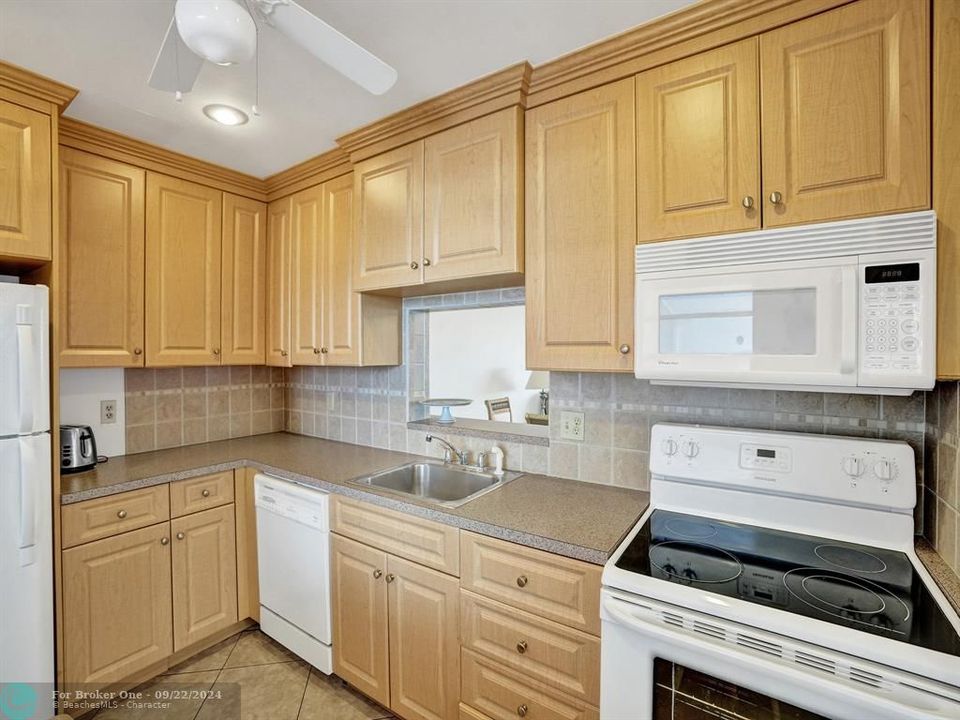 For Sale: $156,000 (2 beds, 2 baths, 1088 Square Feet)