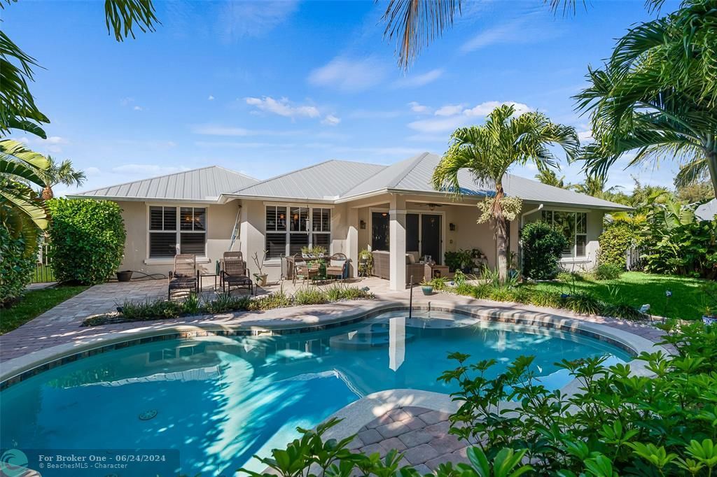 Recently Sold: $898,000 (4 beds, 3 baths, 2037 Square Feet)
