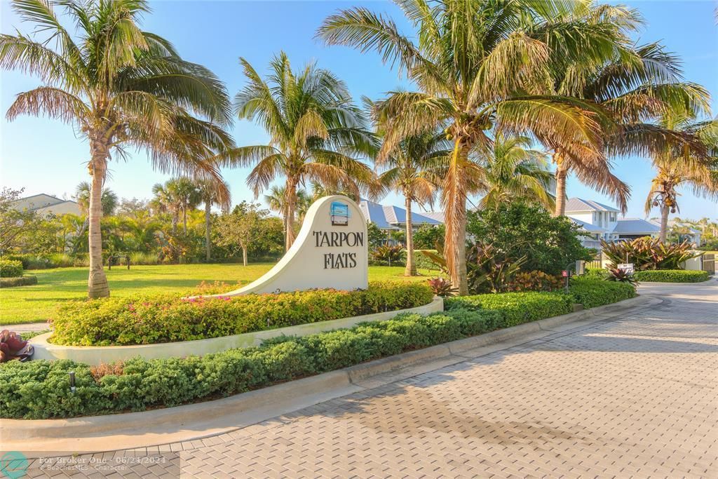 Recently Sold: $898,000 (4 beds, 3 baths, 2037 Square Feet)