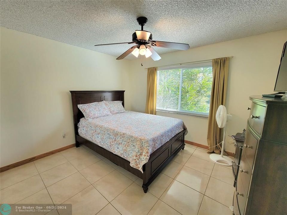 For Sale: $149,000 (2 beds, 2 baths, 1160 Square Feet)