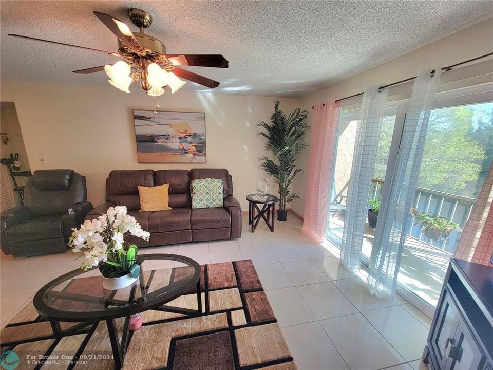 For Sale: $149,000 (2 beds, 2 baths, 1160 Square Feet)