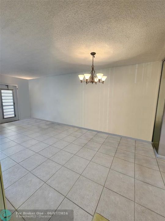 For Sale: $135,700 (1 beds, 1 baths, 700 Square Feet)