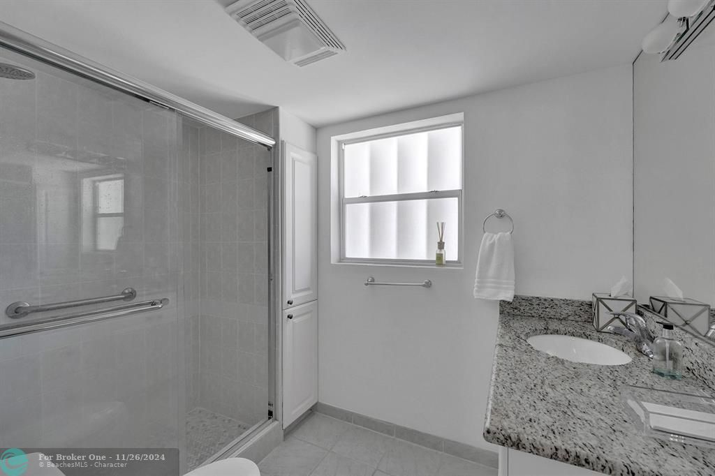 Active With Contract: $268,500 (1 beds, 1 baths, 670 Square Feet)