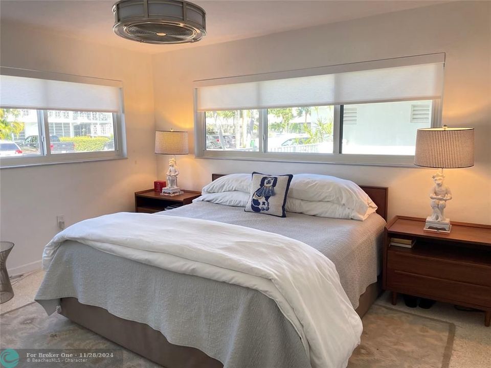 Active With Contract: $268,500 (1 beds, 1 baths, 670 Square Feet)